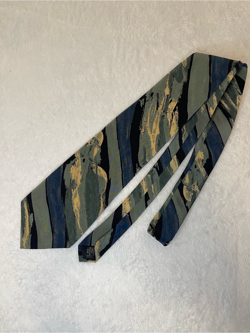 Halston III Men's Abstract Wave Italian Silk Tie in Green, Blue & Gold 4” x 58”